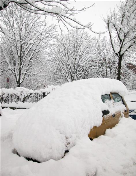 雪后的汽車