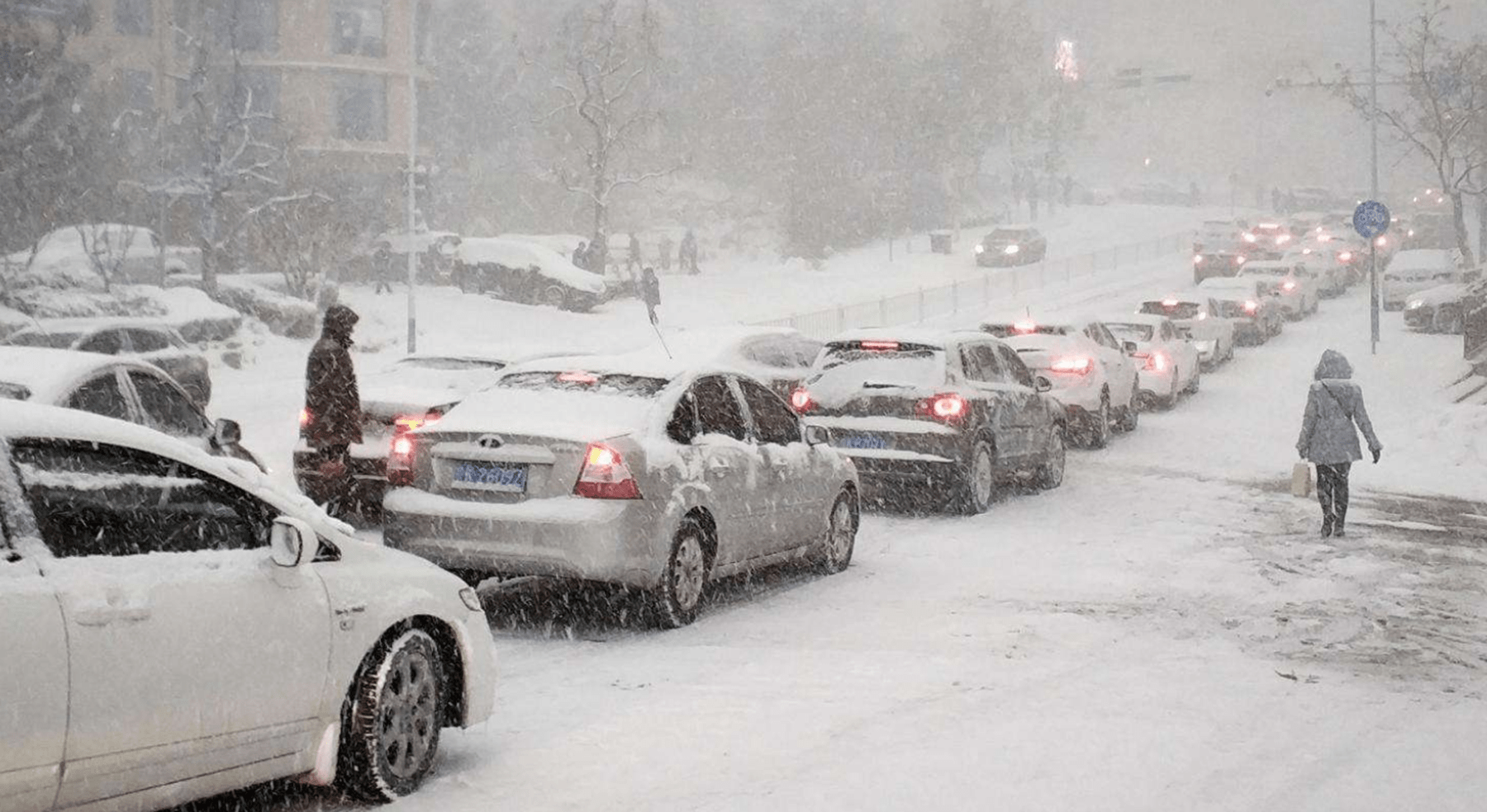 暴雪天開(kāi)車出門