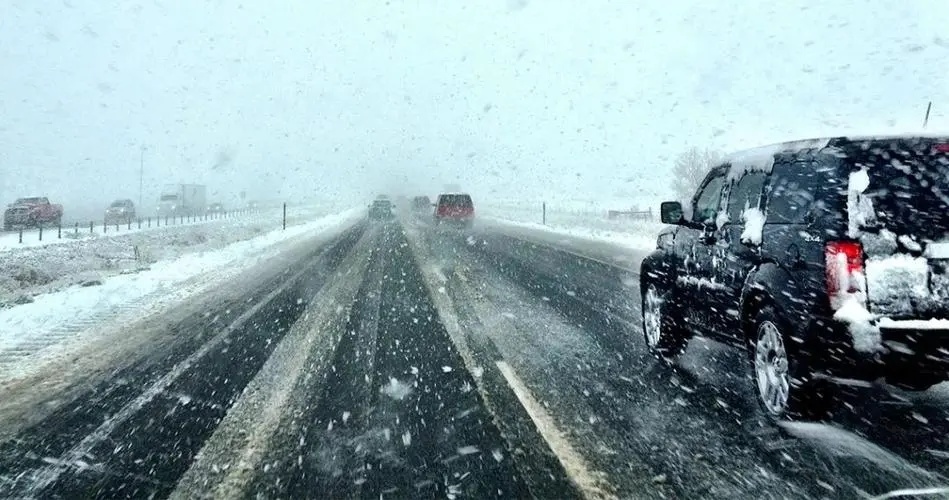 暴雪天開(kāi)車出門